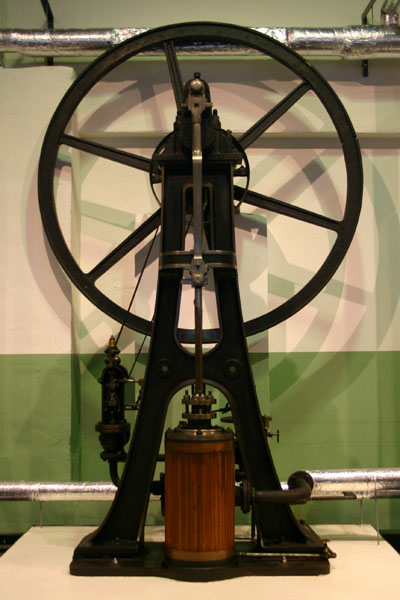 Stehende Einzylinder-Bockdampfmaschine