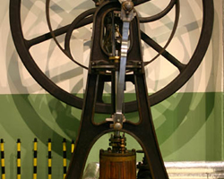 Stehende Einzylinder-Bockdampfmaschine